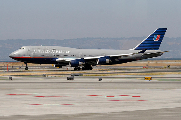 United N121UA - 747-400